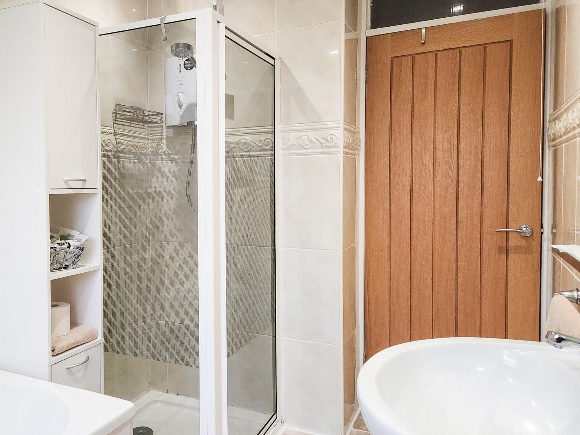 Seven Seasons Villa Caldercruix Ngoại thất bức ảnh