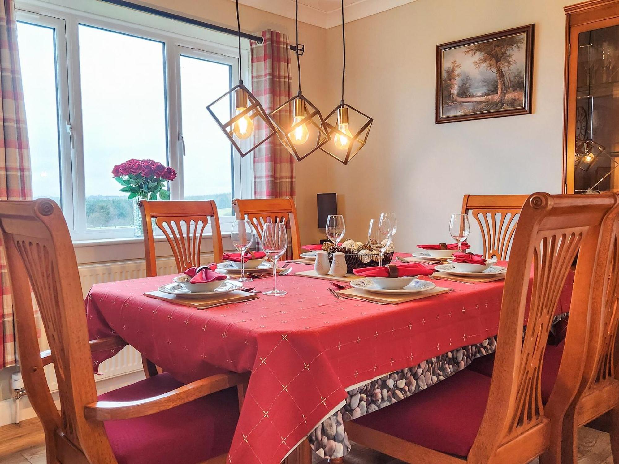 Seven Seasons Villa Caldercruix Ngoại thất bức ảnh